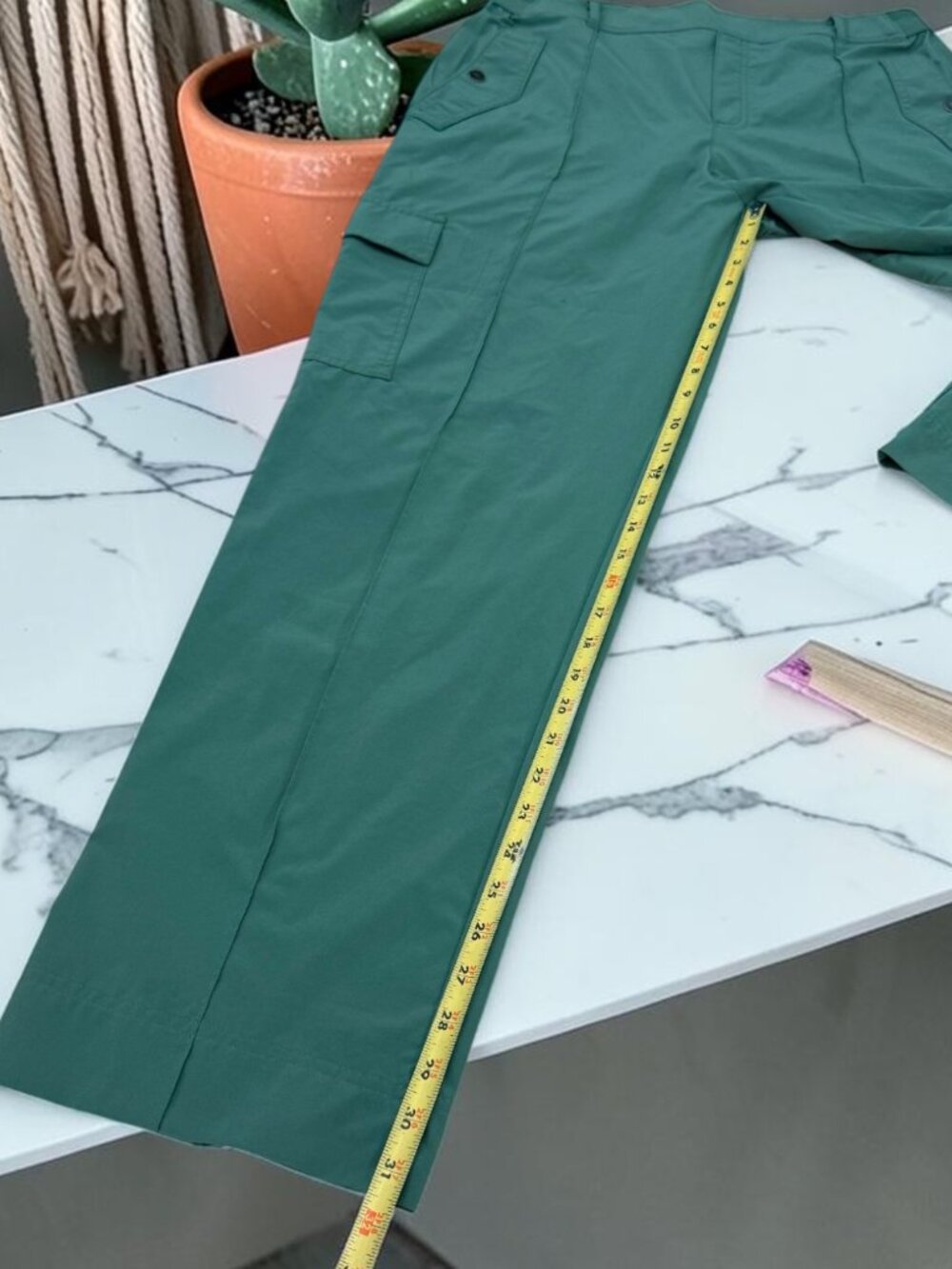 ATHLETA Vienna Cargo Pants Vineyard Green Size 14 - Picture 5 of 12